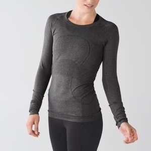 Long sleeve barley worn lulu shirt!!